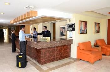 Hotel Plaza Calzada Monterrey Kültér fotó