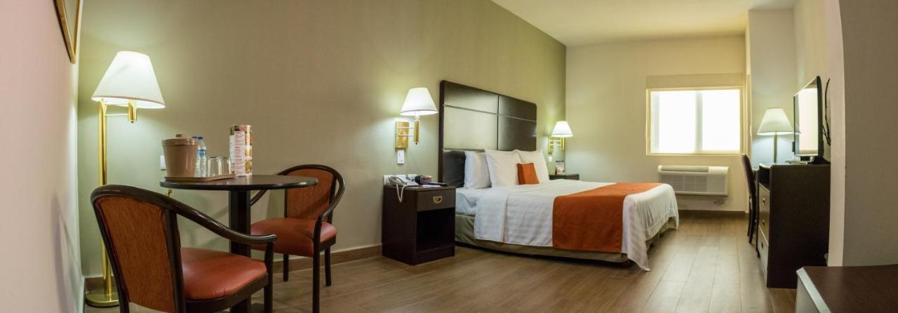 Hotel Plaza Calzada Monterrey Kültér fotó