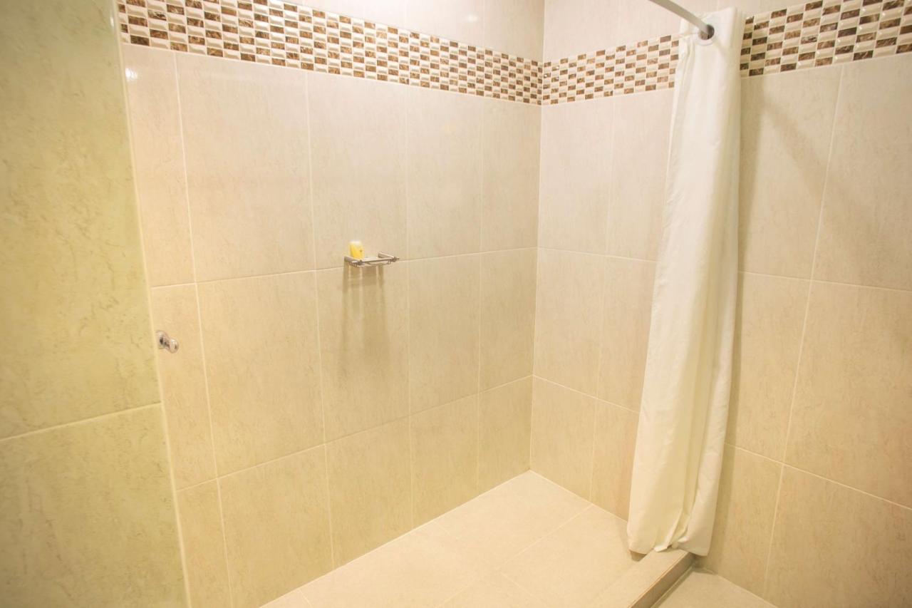 Hotel Plaza Calzada Monterrey Kültér fotó