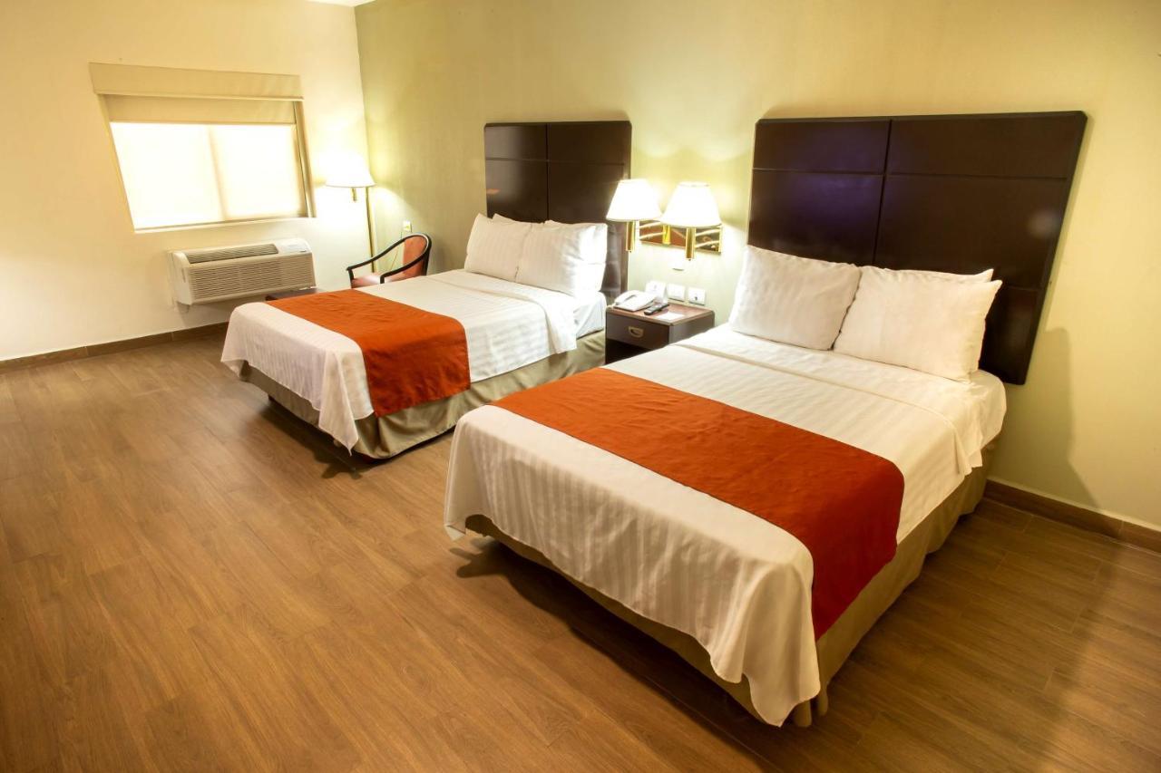 Hotel Plaza Calzada Monterrey Kültér fotó
