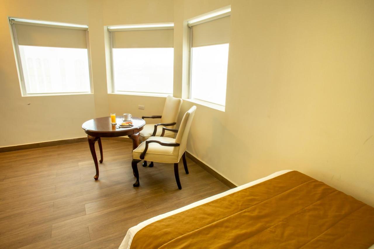 Hotel Plaza Calzada Monterrey Kültér fotó