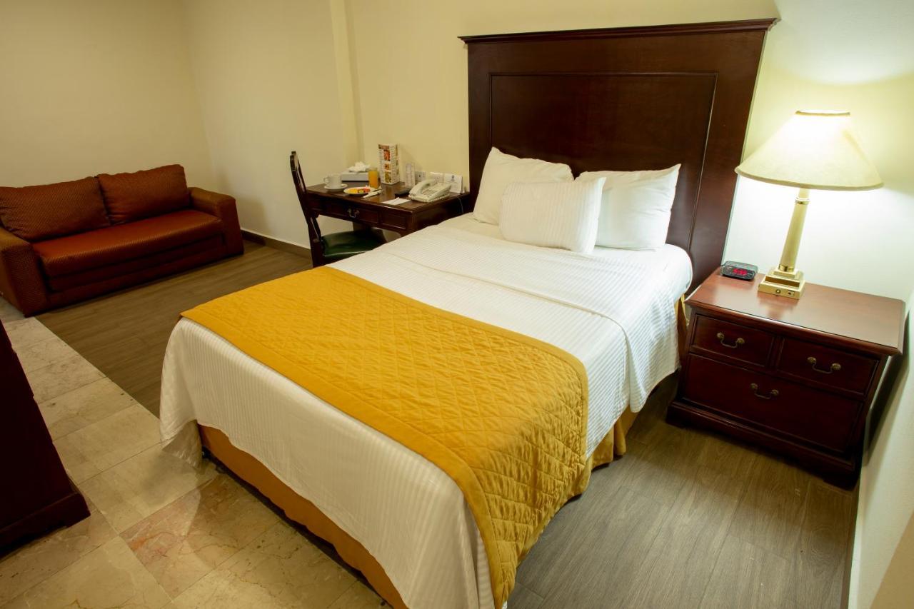 Hotel Plaza Calzada Monterrey Kültér fotó