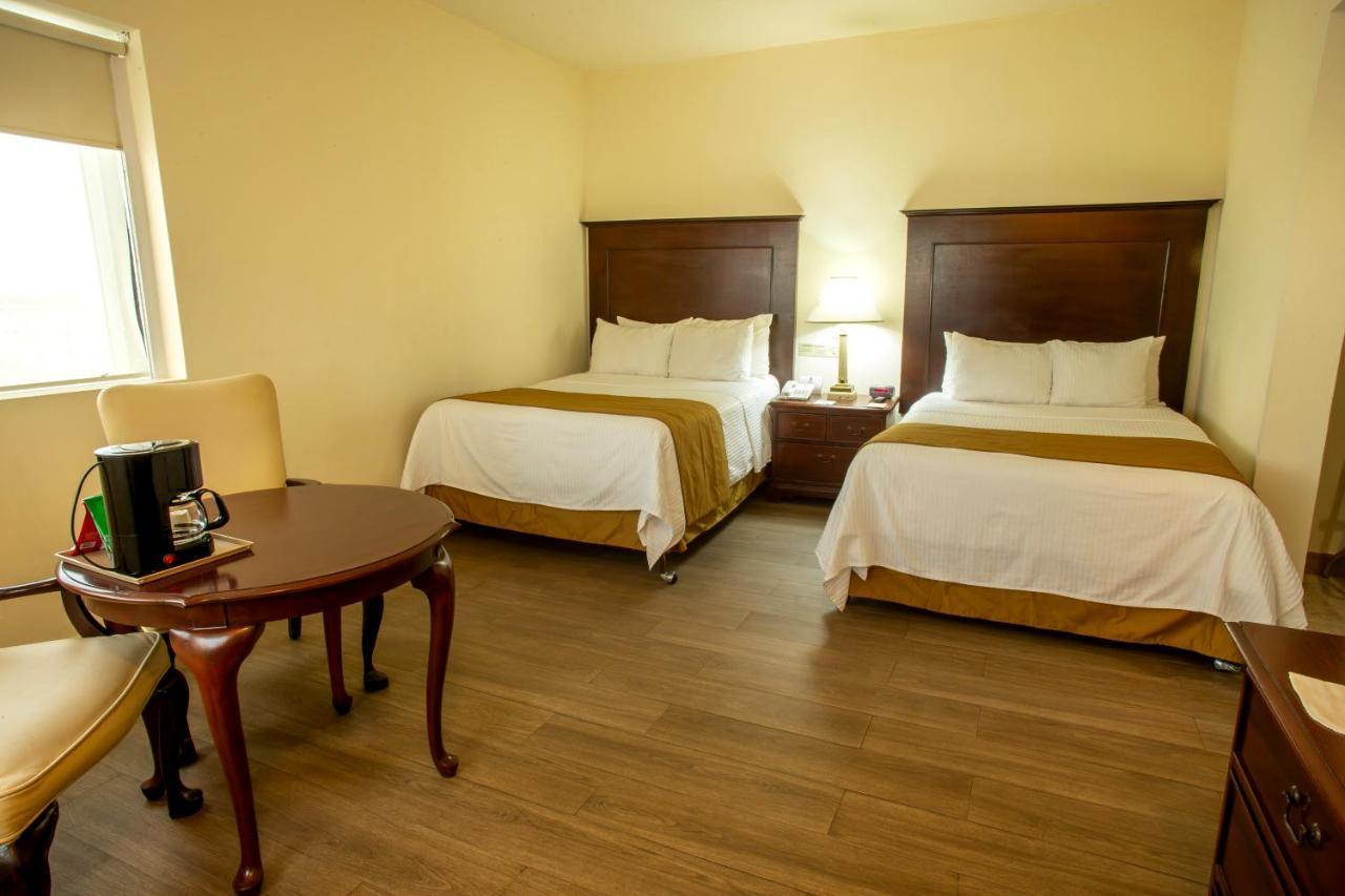 Hotel Plaza Calzada Monterrey Kültér fotó